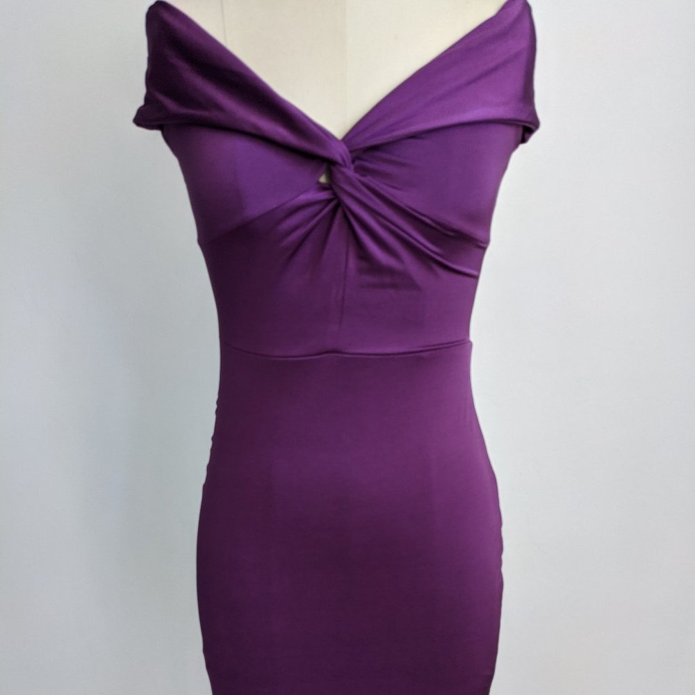 NWT Off-shoulder stretchy wiggle dress